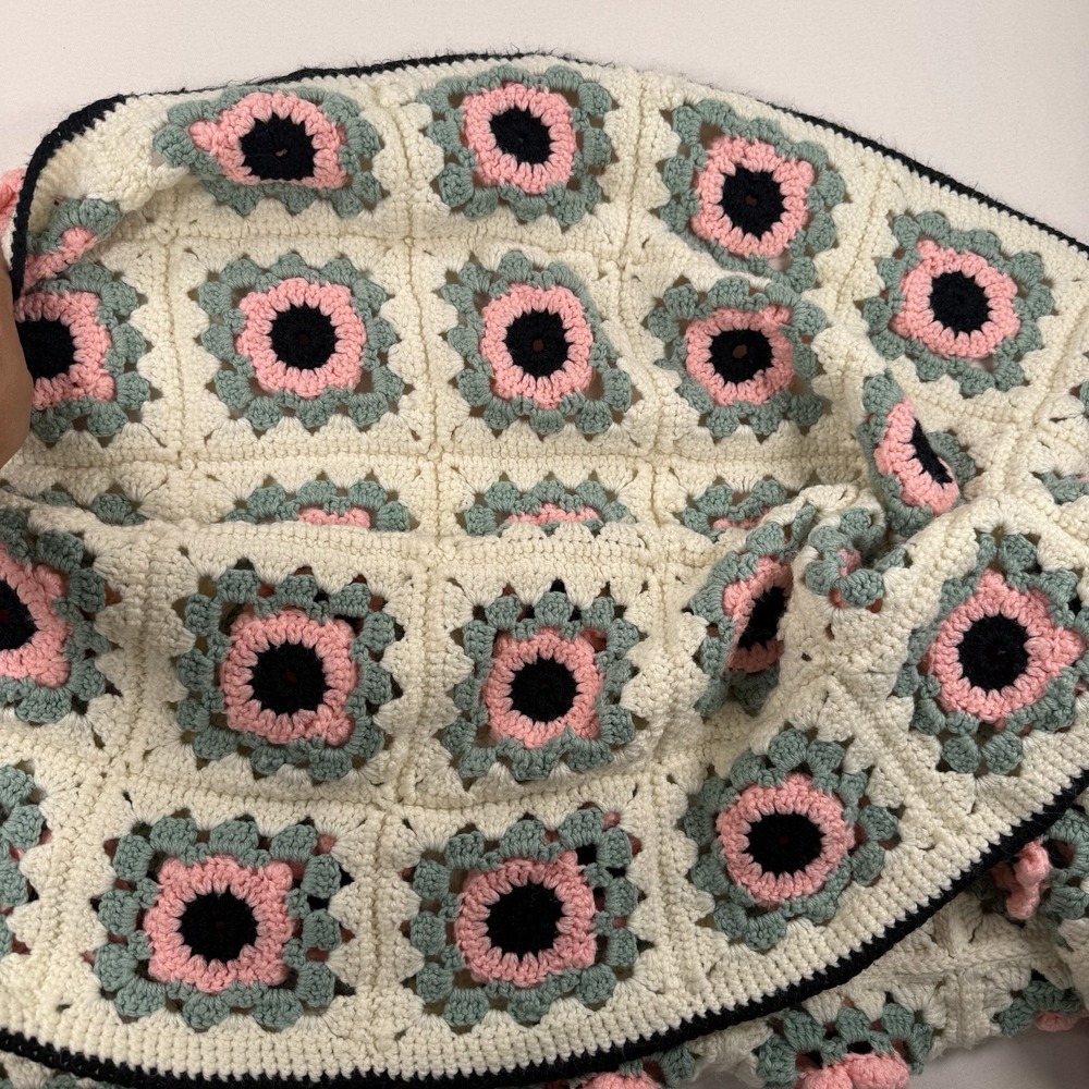 VTG Crocheted 3D Pink Roses Afghan Throw Blanket Handmade 52"x62" Granny Square - Picture 6 of 6